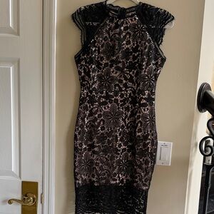 Main Strip Black Lace Midi Dress